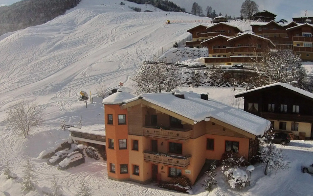 Luxurious Holiday Home in Saalbach-Hinterglemm with Sauna