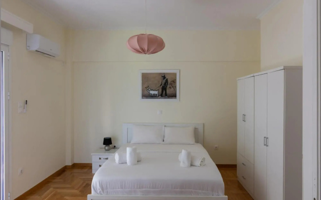 Bright and Spacious 2-bedroom Apartment in Athens