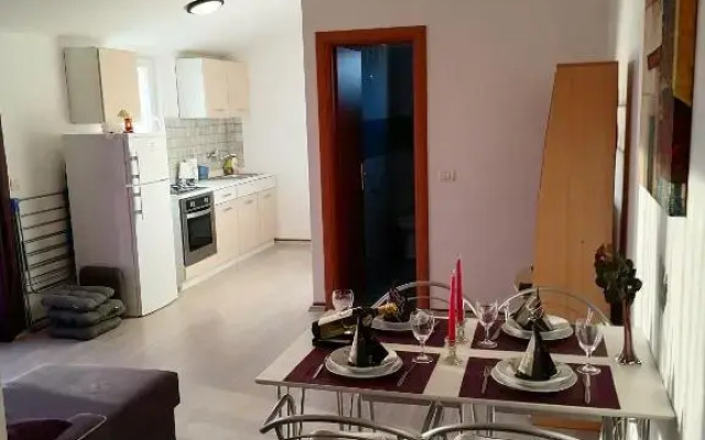 Jacqueline Apartment