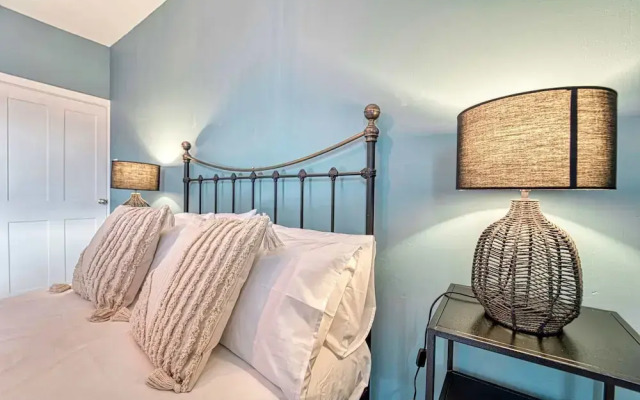 Host Stay Barton Road House