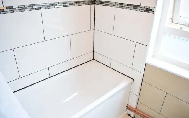 Spacious 3 Bedroom Shadwell Flat