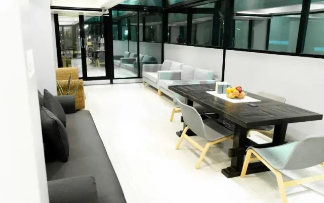 Roomquest Don Muang Airport
