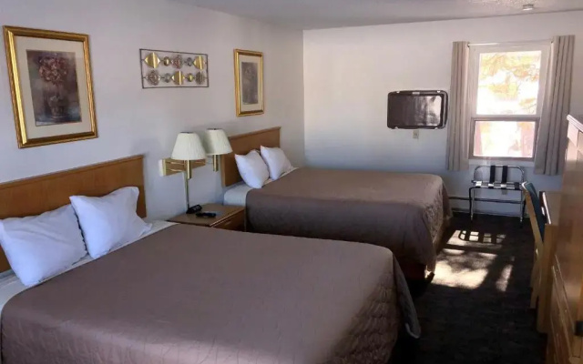 Budget Host Cloverland Motel