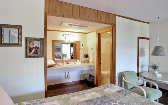 Cape Pines Motel