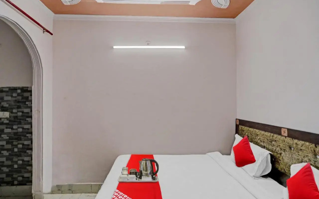 OYO Flagship 70155 Royal Stay