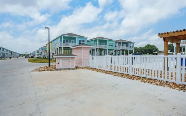 Sandy Bottoms by Miss Kitty’s