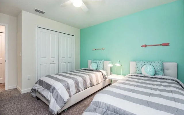 4 Bdrm With Private Pool