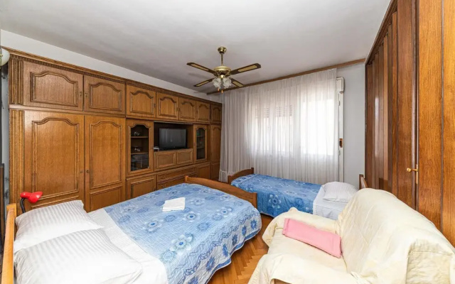 Beautiful Apartment in Trogir With Wifi and 2 Bedrooms