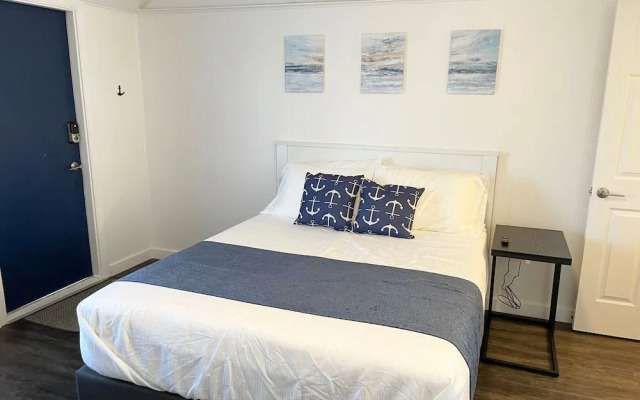 Anchor Bay Inn and Suites