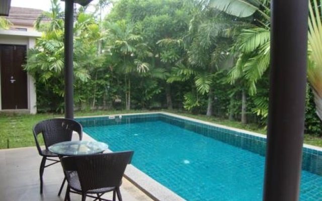 Отель Three-Bedrooms Villa Rawai бассейн