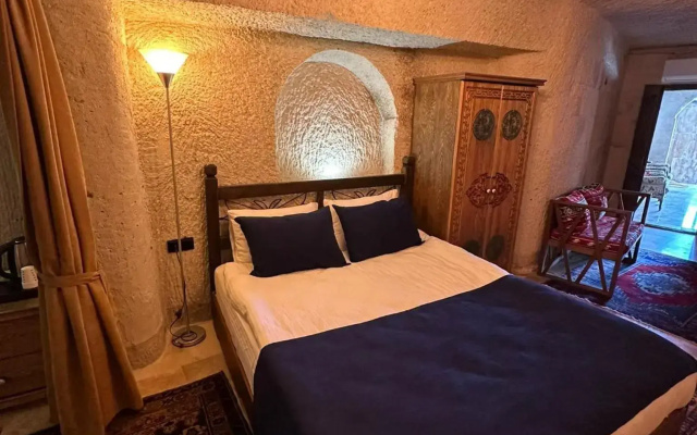 Mysterious Cave Suites