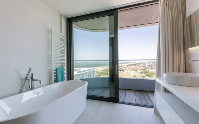 Huswell - Minimalist Coastal Luxury Panoramic View