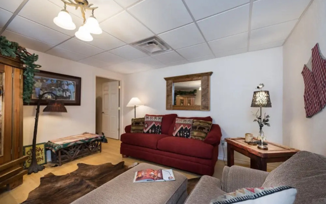 Cedar Creek Retreat by Vtrips