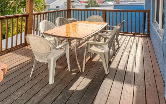 Pass A Grille Beach Escape (107-8)