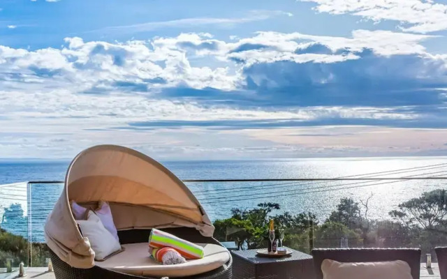 The Ocean s Edge Luxury Entertainer With Views