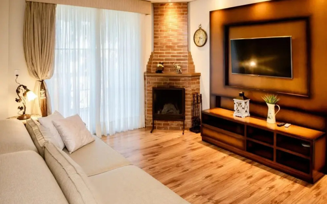 Apartamento Amplo e Muito bem Decorado na rua da Aldeia do Papai Noel