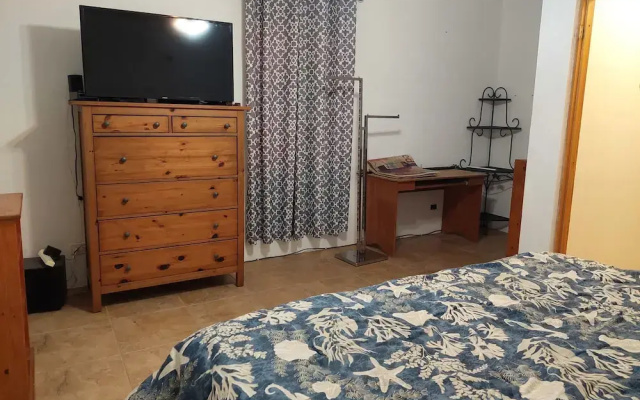 1-bed House Sleeps 2 With Parking