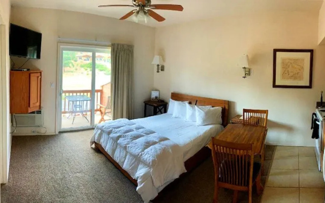 Canyon Plaza Premier Studios and Apts