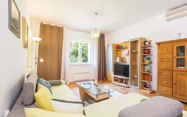 Awesome Home in Makarska With Wifi and 2 Bedrooms