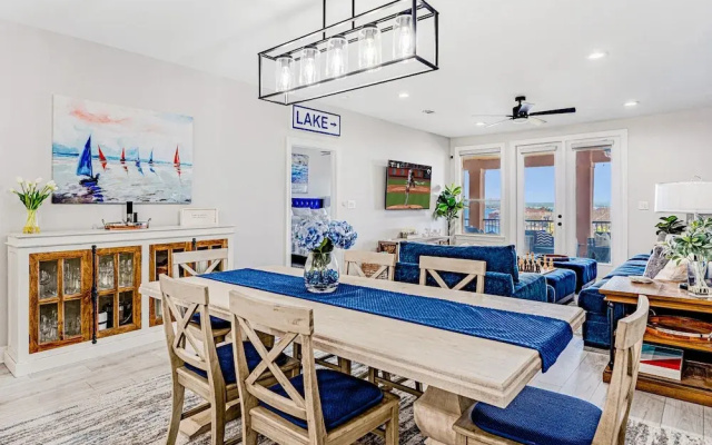 Luxury Waterfront Condo W/pool & Views!