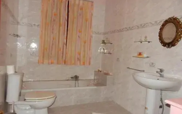 Srinik Guest House