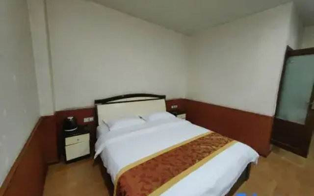 M Houzi Hotel