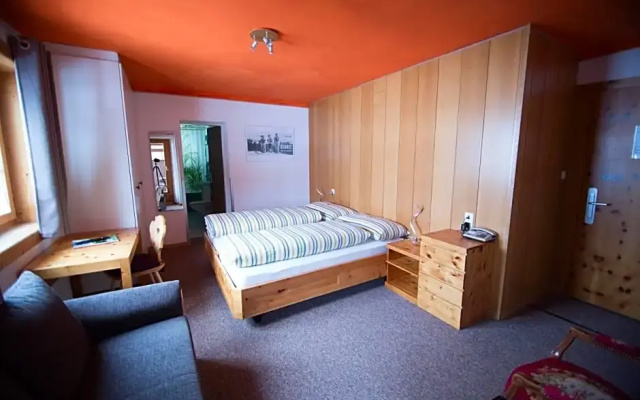 Hotel Hold