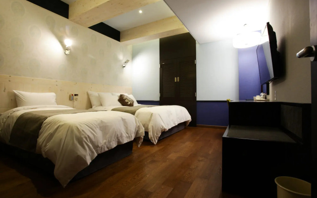 Karak Tourist Hotel