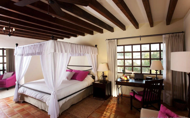 Guaycura Boutique Hotel Beach Club & Spa