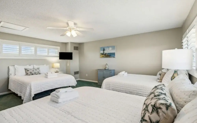 Sunlit Paradise in Amelia Island 3BR Beachfront Home