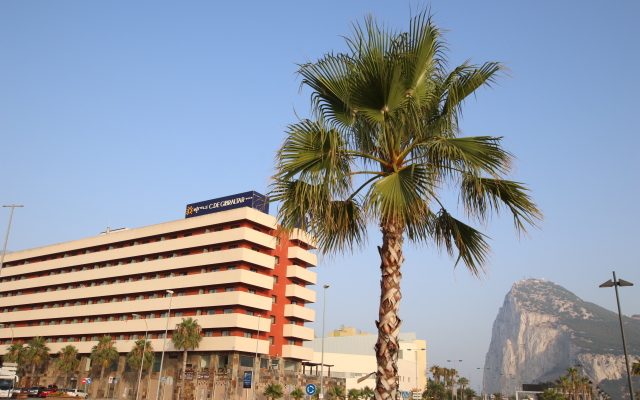 Отель Ohtels Campo De Gibraltar вид на фасад