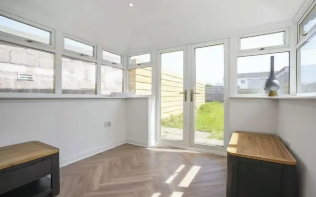 2-Bedroom Home with Parking and Garden