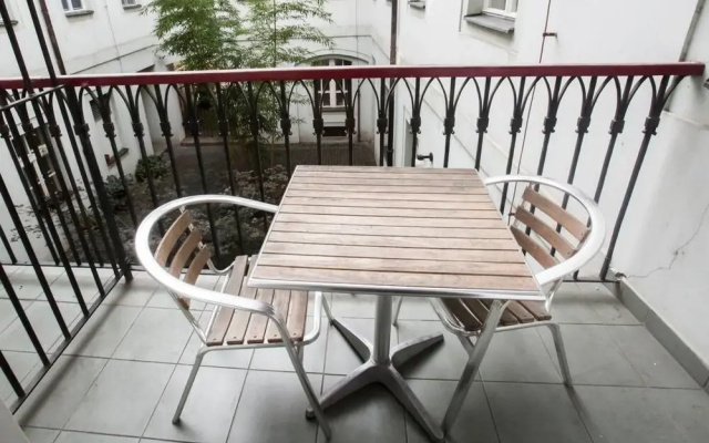 Beautiful Apartment Near Charles Bridge