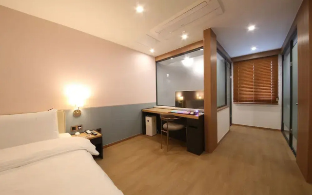 W Motel