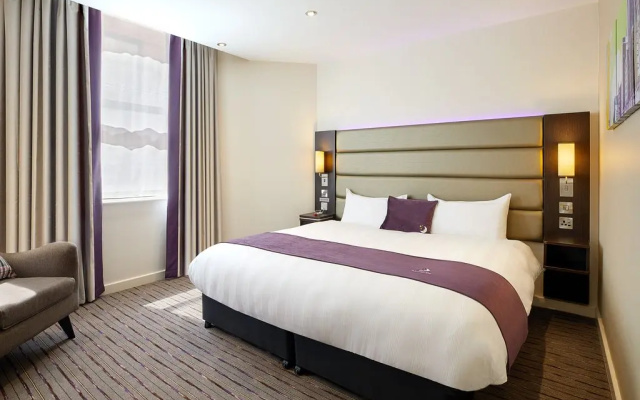 Premier Inn Glasgow Stepps - M80 J3