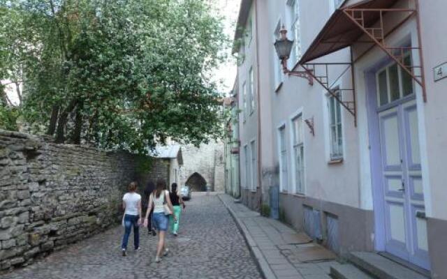 Отель Old Town Munkenhof Guesthouse - Hostel Эстония, Таллин - 3 отзыва об отеле, цены и фото номеров - забронировать отель Old Town Munkenhof Guesthouse - Hostel онлайн вид на фасад