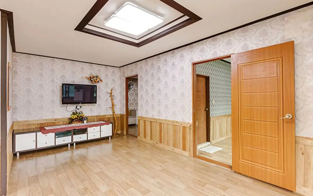 Taean Beach Green Pine Pension