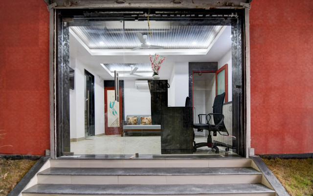 Townhouse Chinar Park Near Airport