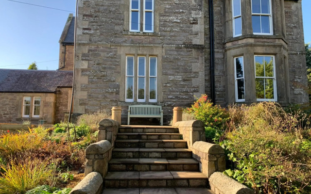 Creity Hall Chalet