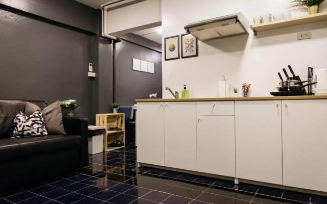 T2 2 Bedrooms 6 guests Full kitchen 1 min to BTS