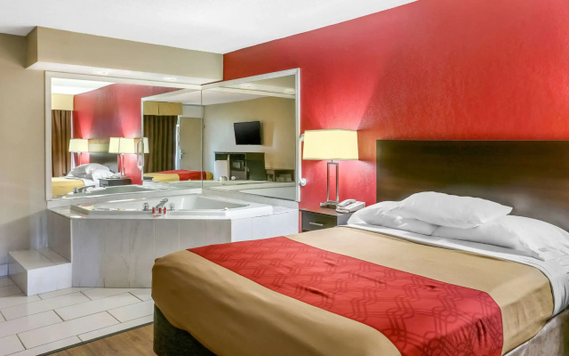 Econo Lodge Shorewood