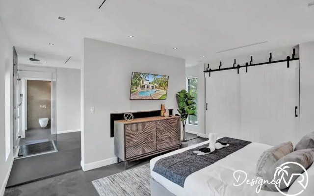 Stunning 5 BR with Heated Pool & Gaming