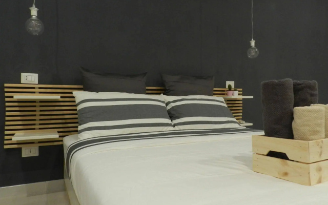 Mola Rooms