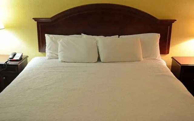McLure Inn and Suites