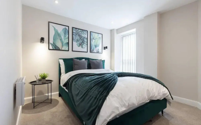 Modern City Apartment - Sleeps 4 & Walk to Arena