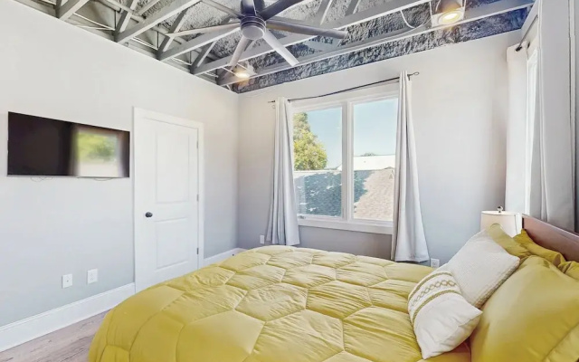 Walkable Gem! Dtwn Chattanooga Base w/ Balcony