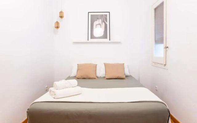 Bright and modern 4BD with terrace near Arc de Triomf