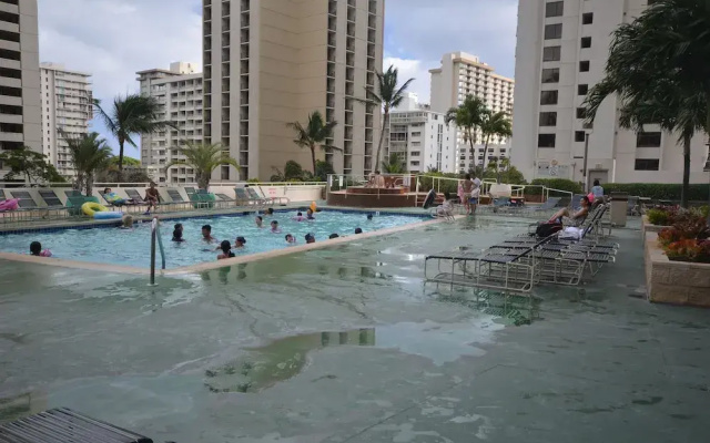 Waikiki Banyan #2513 by RedAwning