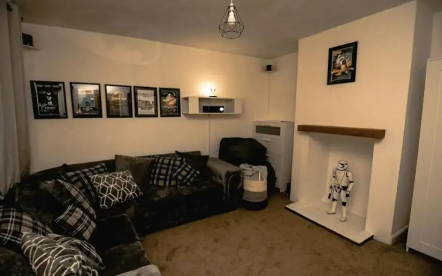 Large Stunning City Centre House With Cinema Room