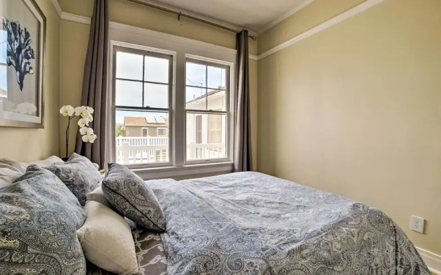 Charming Renovated Avalon Townhome, Walk to Beach!